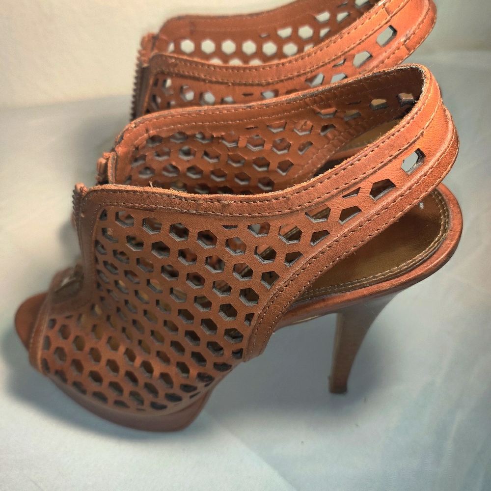 Women's Chinese laundry size 7 1/2 heels